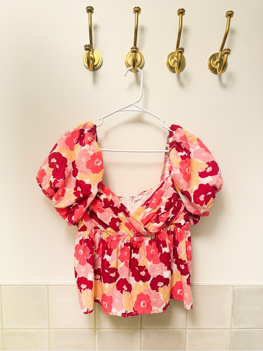 Storia Pink & Red Floral Puff-Sleeve Peplum Top